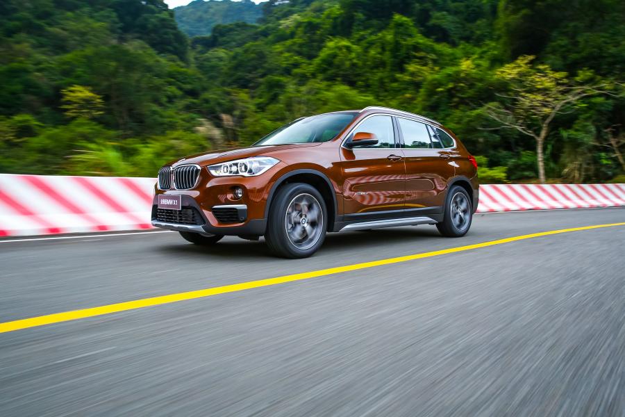  BMW X1 xDrive25Li xLine 2016 года  (фото 19 из 39)